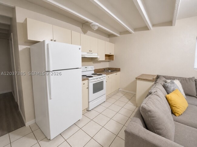 614 SW 10th Ave Unit 2