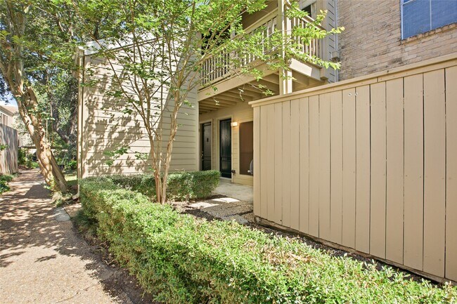 Photo - 2100 Tanglewilde St Unit 537