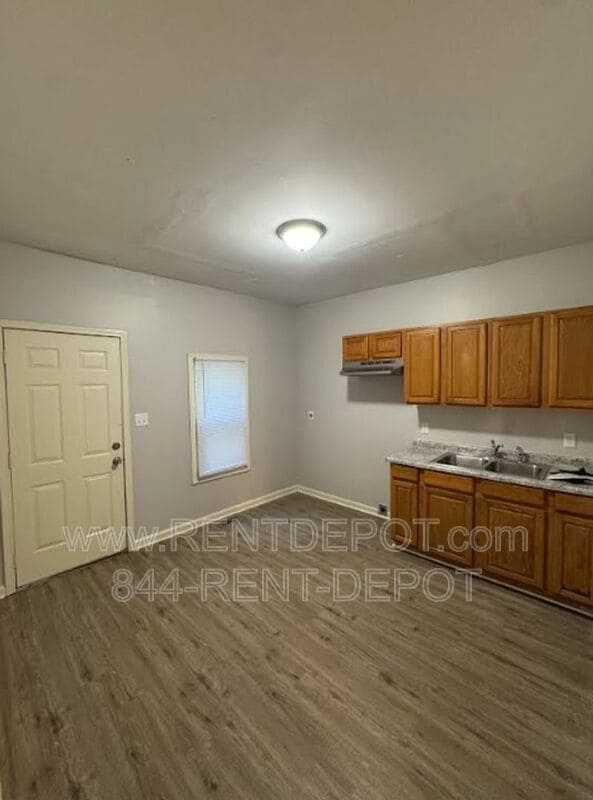 Photo - 1332 E Illinois St