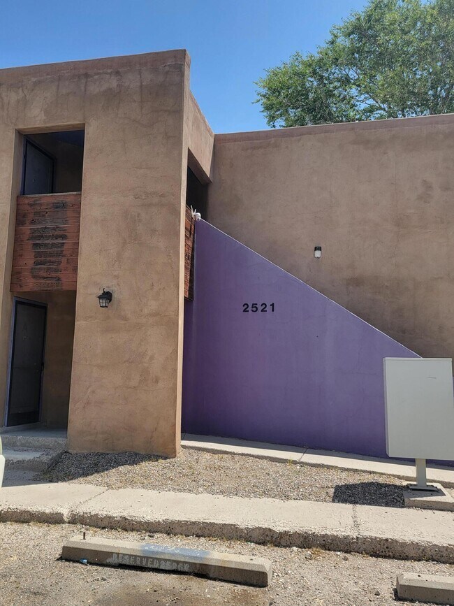 Building Photo - 2521 Chelwood Park Blvd NE Rental