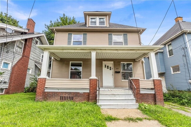Building Photo - 204 Broad Ave NW Rental