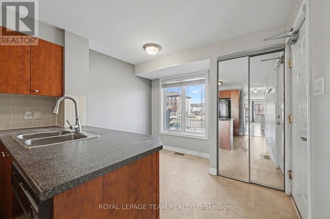 Photo - 554 Chapman Mills Dr Unit A