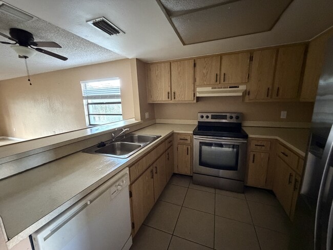 Photo - 1040 June Dr