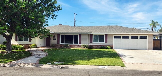Building Photo - 1429 W Beverly Dr Rental