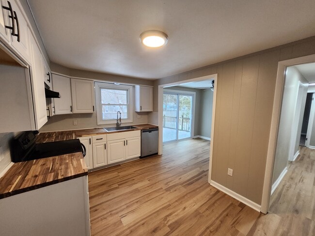 Photo - 311 Rebecca St