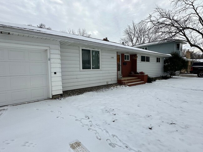 3 Bedroom 2.5 Bath - South Fargo - 3 Bedroom 2.5 Bath - South Fargo House