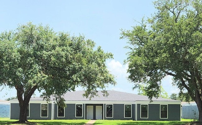 Building Photo - 2502 Oak Park Blvd Rental