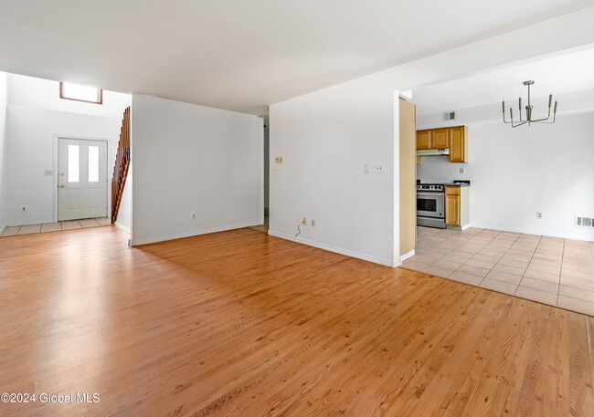 Photo - 208 Whitetail Ct