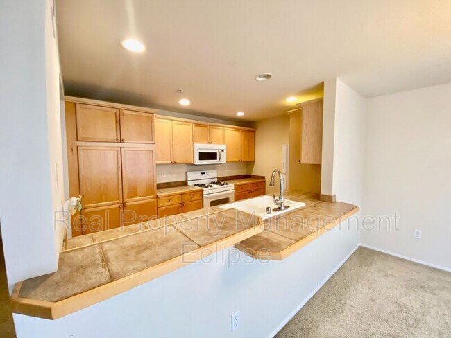 Building Photo - 8808 Redmond - Woodinville Rd NE Unit Apt C103