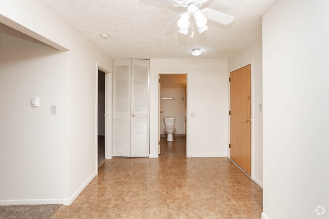 1 Br Dining room