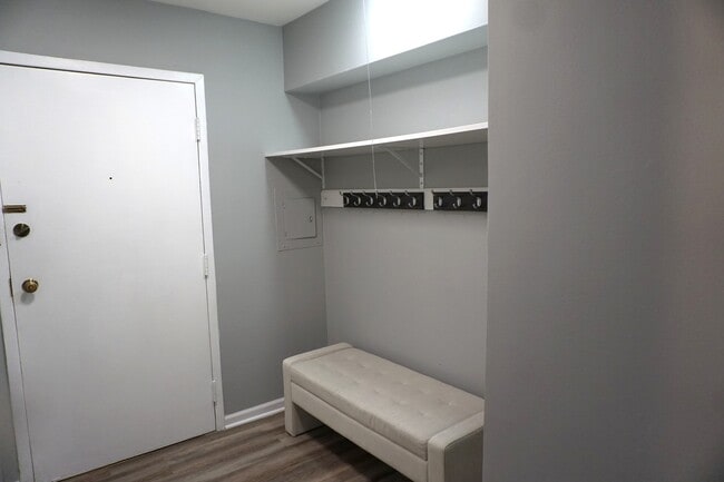 Building Photo - 2650 Brookwood Way Dr Unit 118B