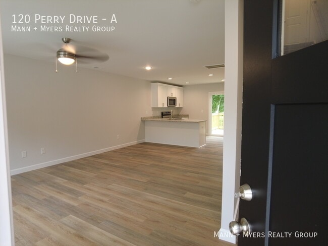 Photo - 120 Perry Dr