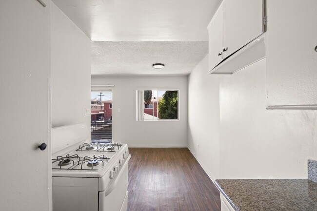 Photo - 633 E. 99th St.