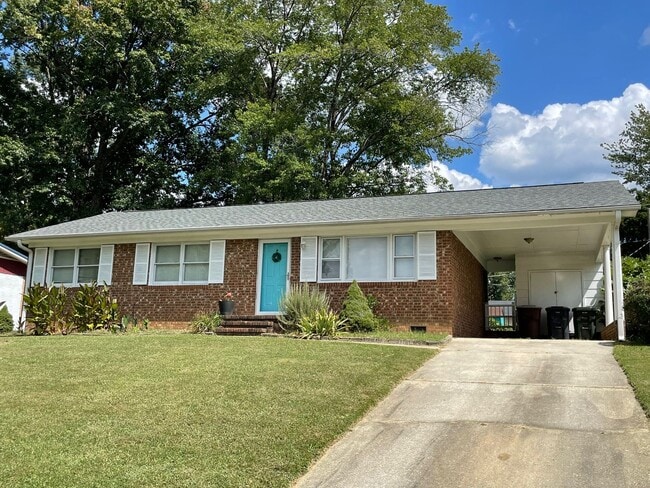 Building Photo - BEAUTIFUL 3 BED, 1.5 BATH BRICK HOME LOCAT...