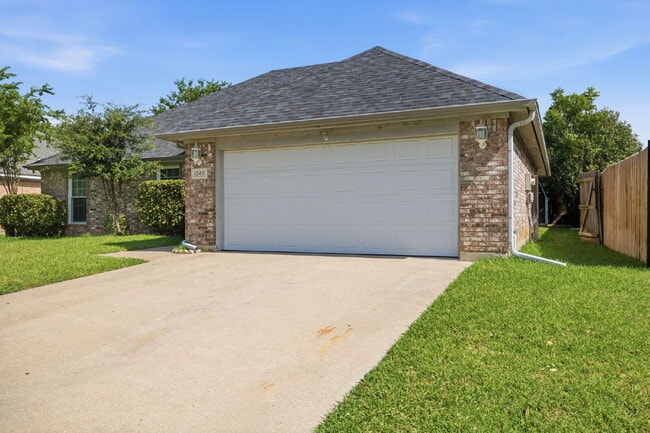 Photo - "Great 3 Bedroom, 2 Bathroom Home with Dual Living Areas and a Spacious Backyard"