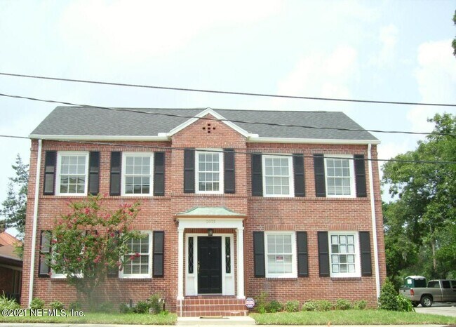 Photo - 2055 Herschel St House