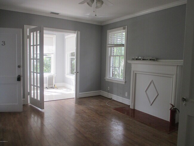 Photo - 2047 Forbes St