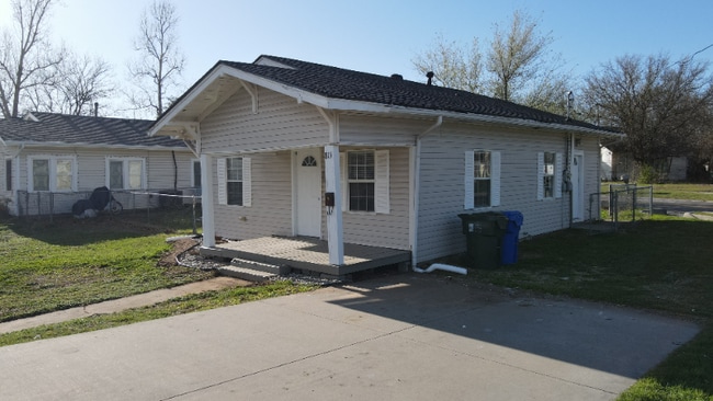 Photo - 815 E Main St
