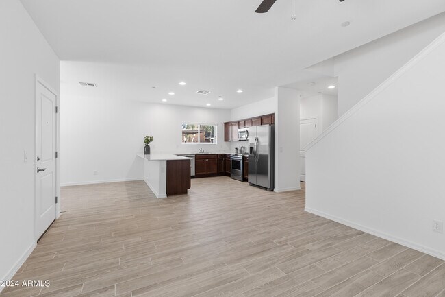 Photo - 2842 E Tracy Ln