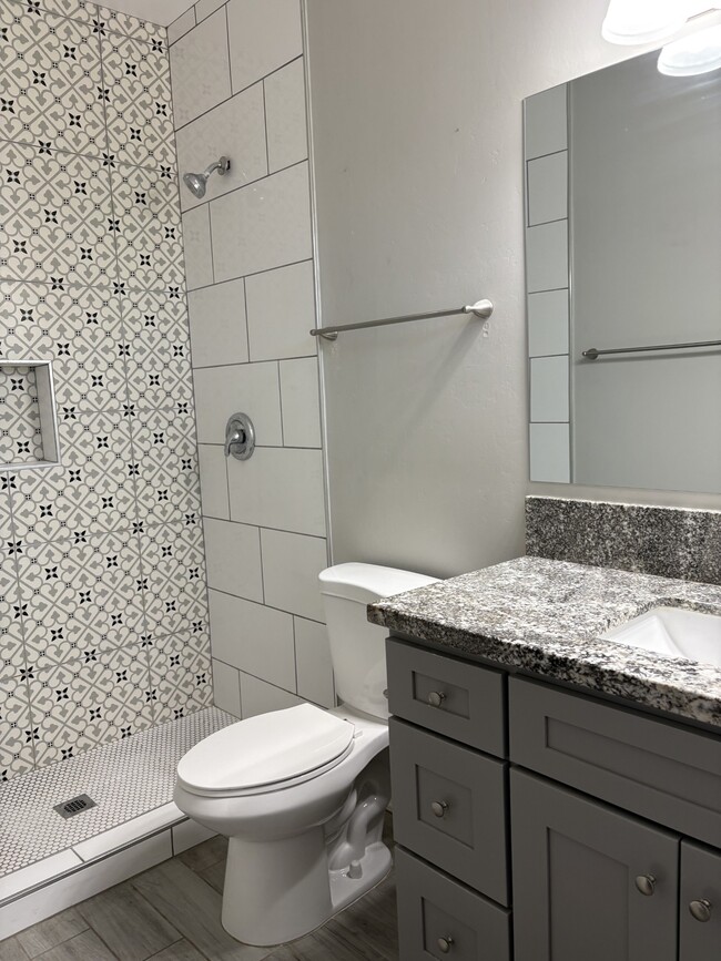 Photo - 260 W 24th St