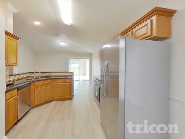 Photo - 1695 Northglen Cir