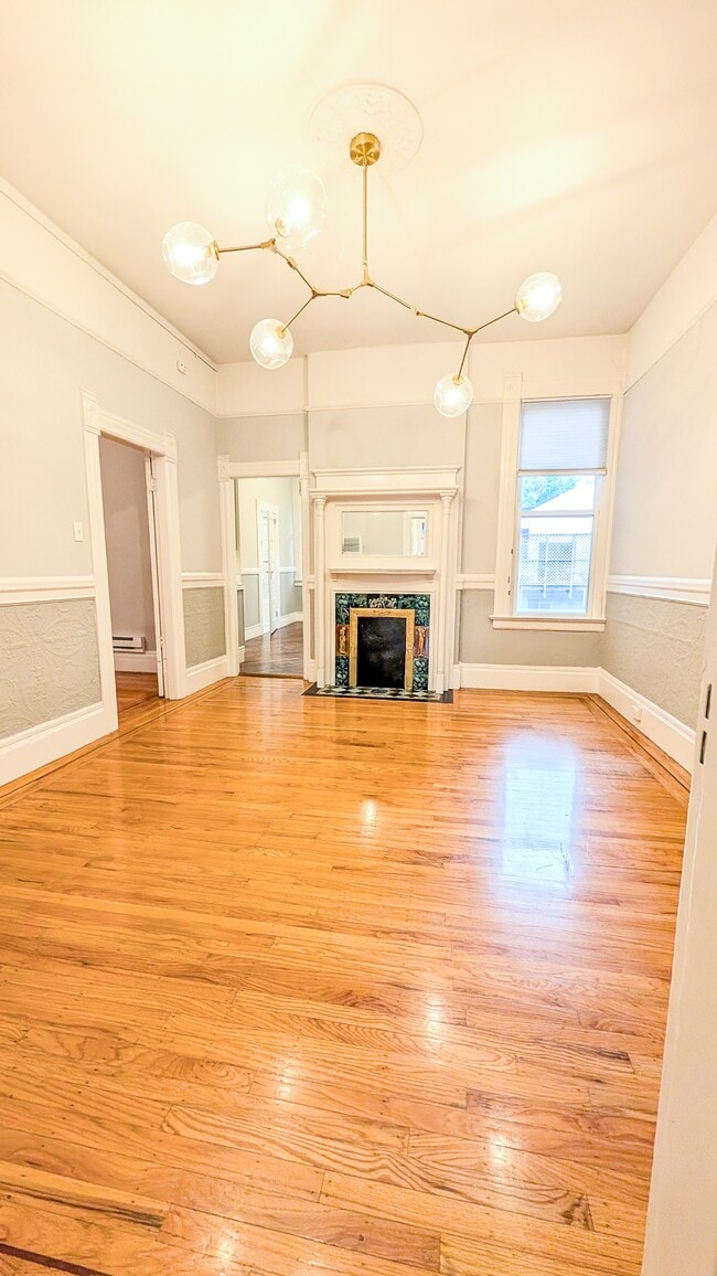 Photo - 657 Castro St