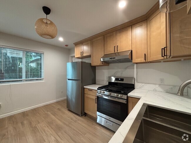 Building Photo - 860 N Mar Vista Ave Rental
