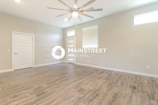 Photo - 3 Bedroom Pet-Friendly Home in Oklahoma City, OK with Main Street Renewal