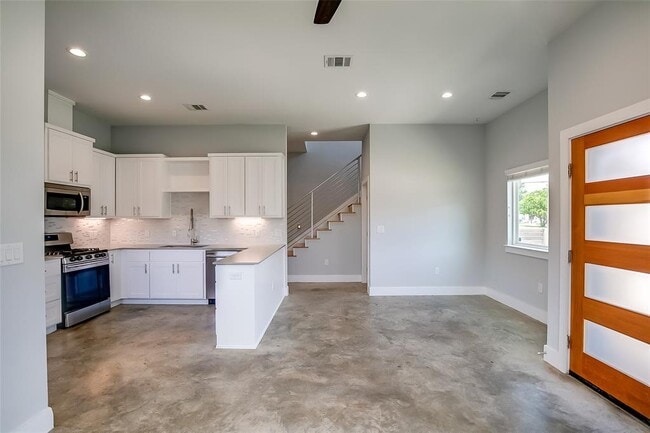 Photo - 6303 Santos St