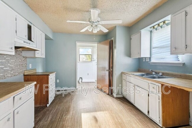 Photo - 206 Sunset Dr