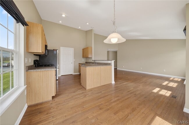 Photo - 5472 Alfreton Dr