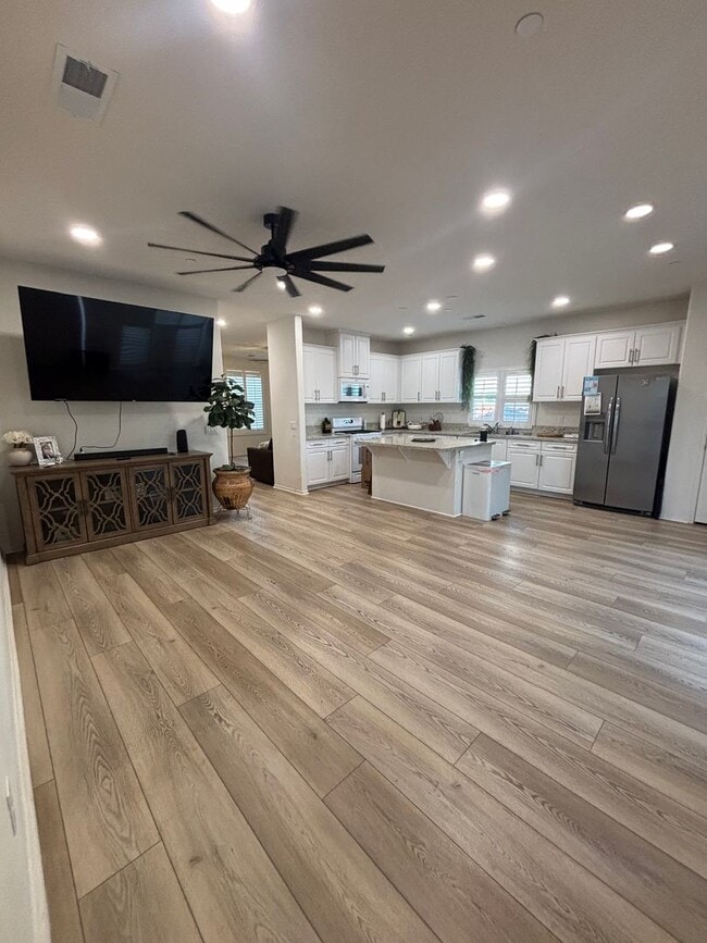 Photo - Beautiful New 4-Bedroom Home for Rent – Mo...