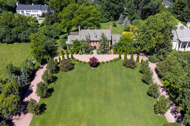 82 Woodley Rd