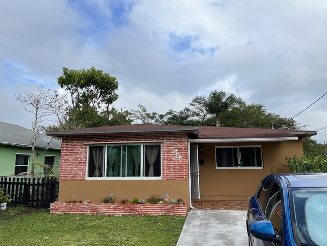 Building Photo - 124 NW 6th Ave Rental