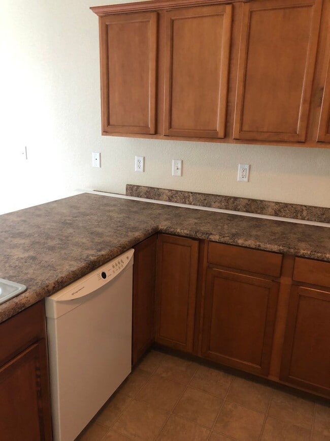 Photo - 2 Bedroom, 2.5 Bathroom Townhouse in White City