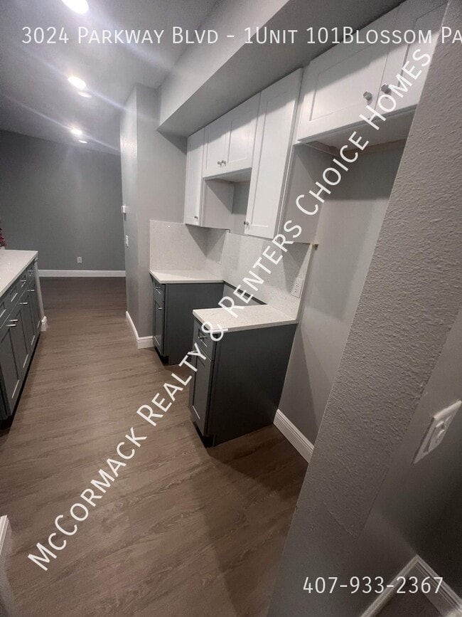 Photo - 3024 Parkway Blvd