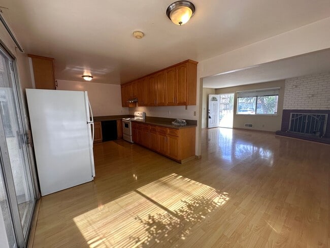 Building Photo - 325 Greendale Way Unit 1 Rental