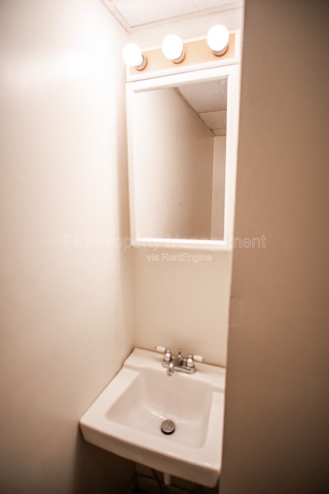 Photo - 707 W Race St Unit 11