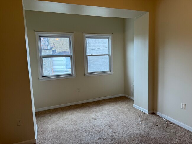 Master bedroom windows - 906 Whitelock St Unidad APT 2