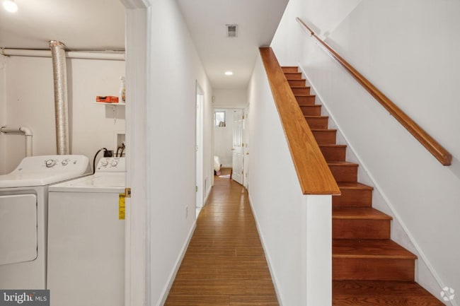 Building Photo - 2007 Carpenter St Rental