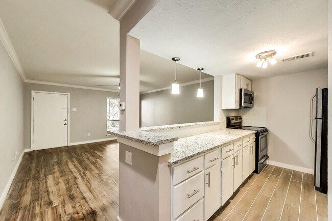 Living + Kitchen - 3827 Gilbert Ave Unit 103