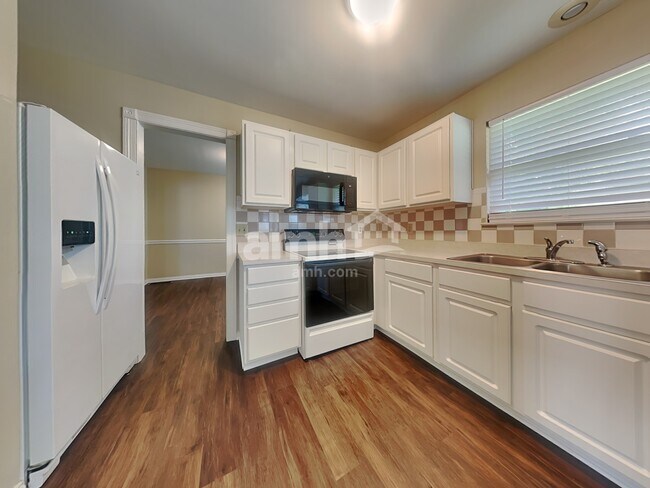 Photo - 8420 Stratford Ct