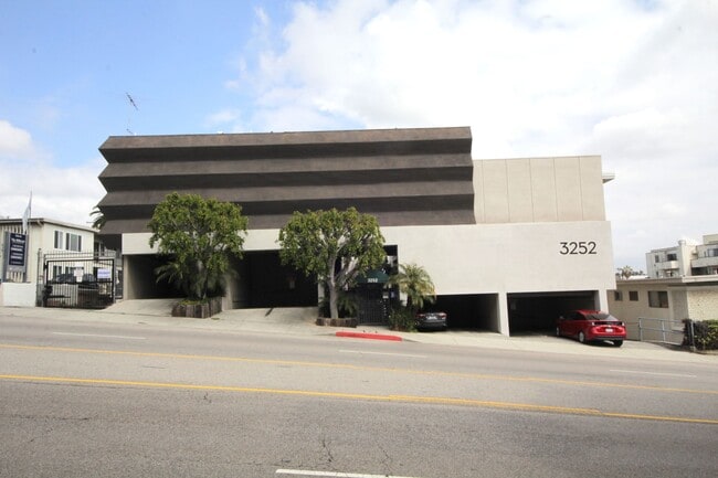 Building Photo - Overland Palms