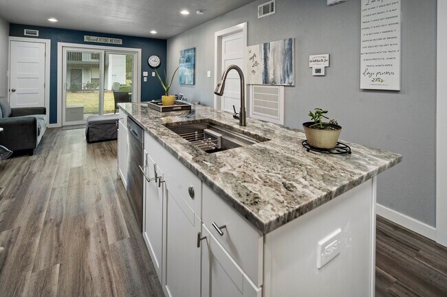 Photo - 13151 Walden Rd Unidad 195