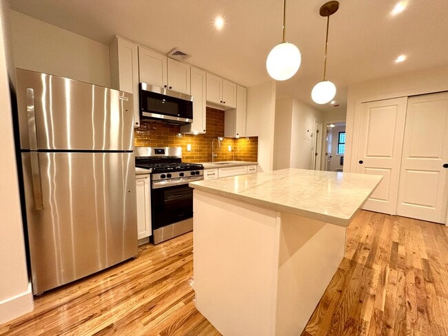 Photo - 2182 Davidson Ave