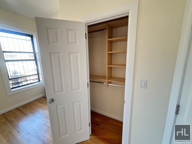 Photo - East 12th Street Unidad 63