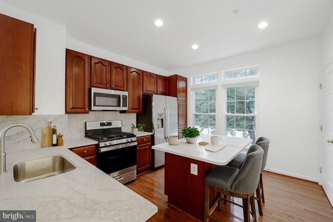 Building Photo - 2737 Manhattan Pl Rental
