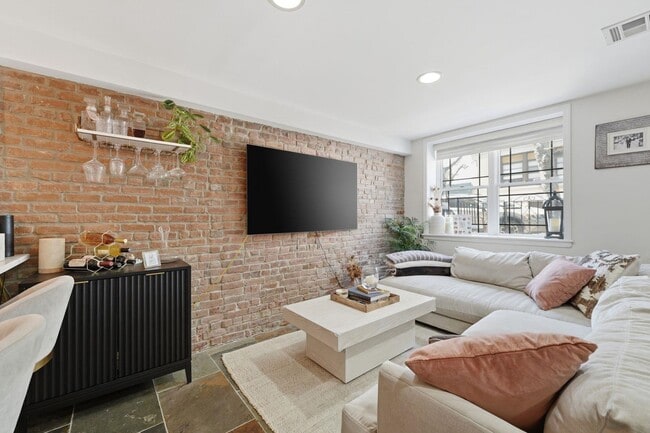 Building Photo - 405 Bloomfield St Unit 1