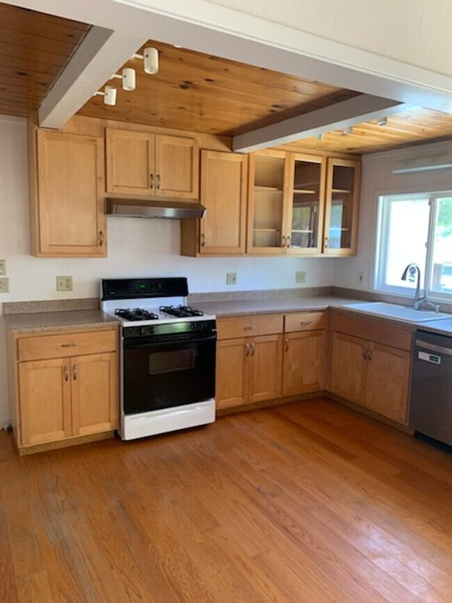 Photo - 3 BD/ 2BA Home for Rent-Walk to Downtown Calistoga/Private Yard + Vineyard Pergola