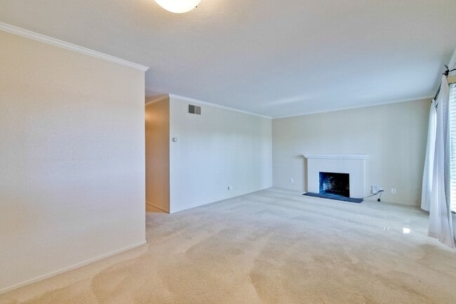 Photo - Excellent 4 bed 2.5 Bath Single Family Home!